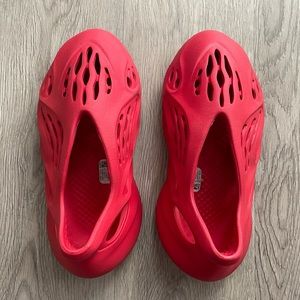 Yeezy Foam RNNR | Vermillion